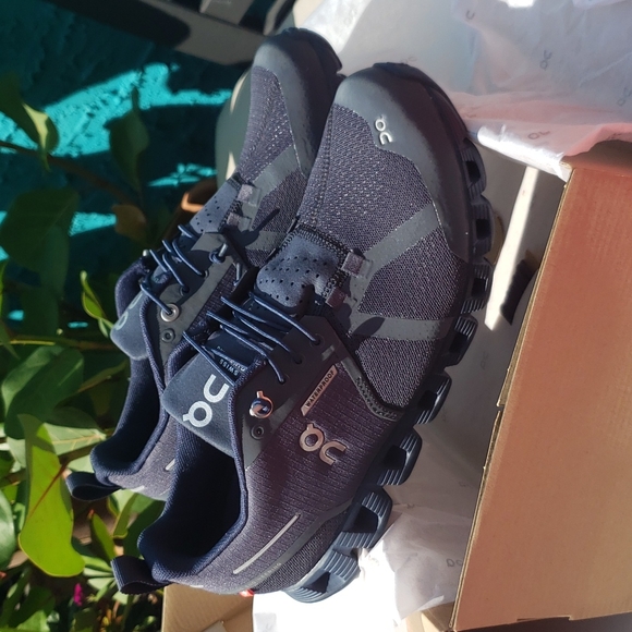 On Running Cloud Waterproof Sneakers - Picture 7 of 13